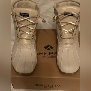 Sperry Saltwater Boots - Girl’s Size 2
